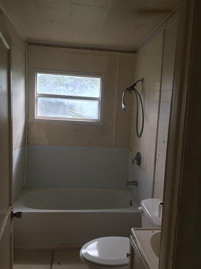 3320 Lincoln St #10 - Photo 3 of 12