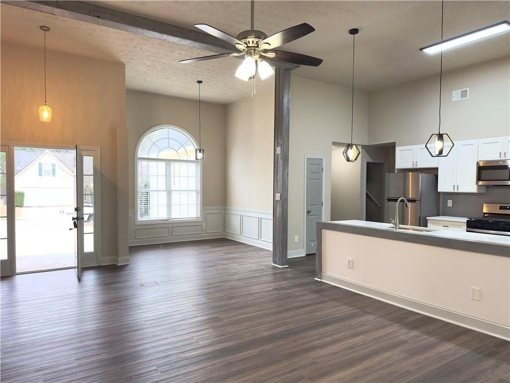 3035 Baymount Dr - Photo 4 of 14