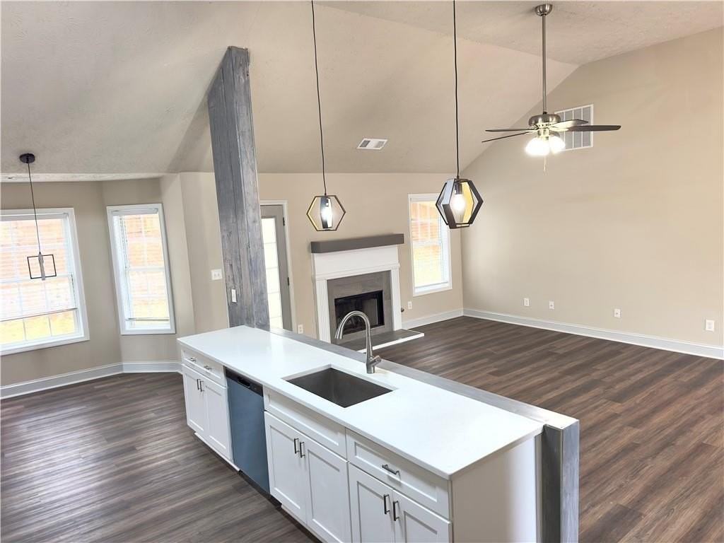 3035 Baymount Dr - Photo 5 of 14