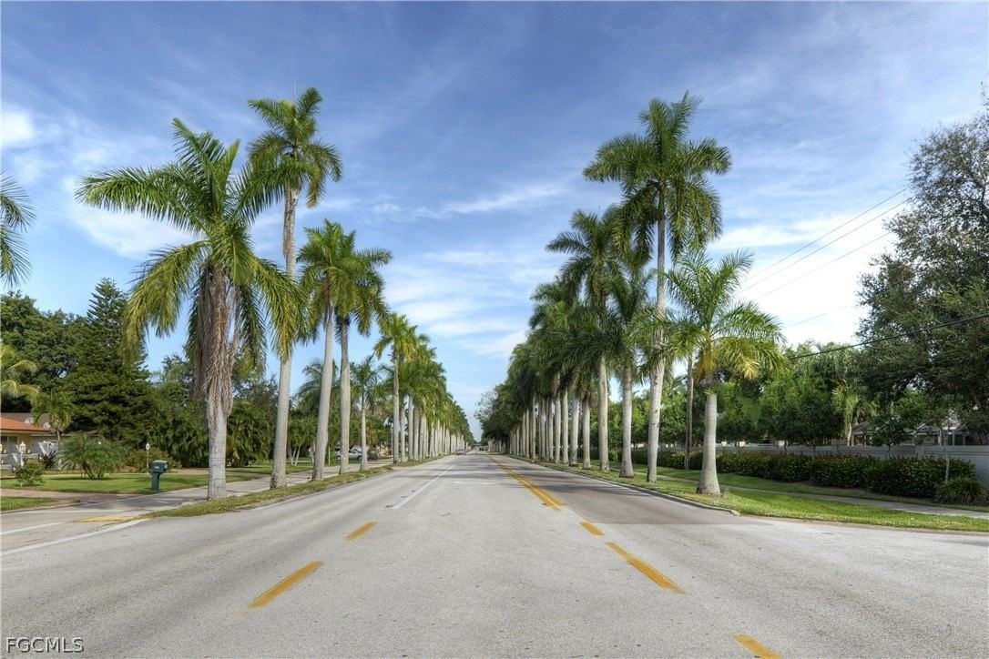 5652 Eichen Cir E - Photo 3 of 26