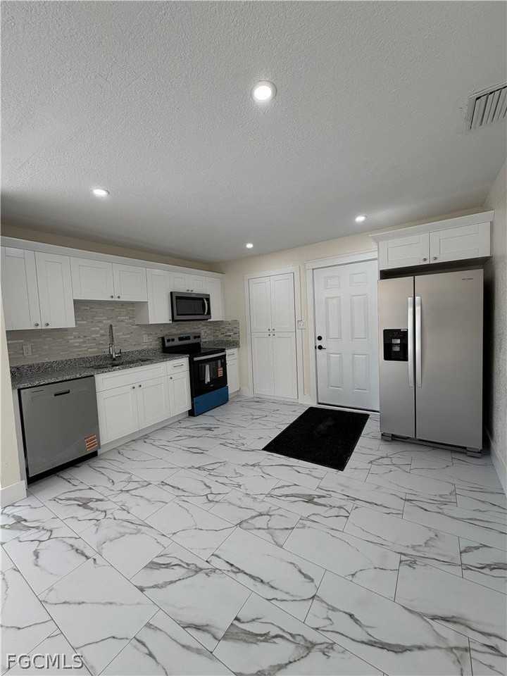 27160 Chula Vista Dr - Photo 4 of 10