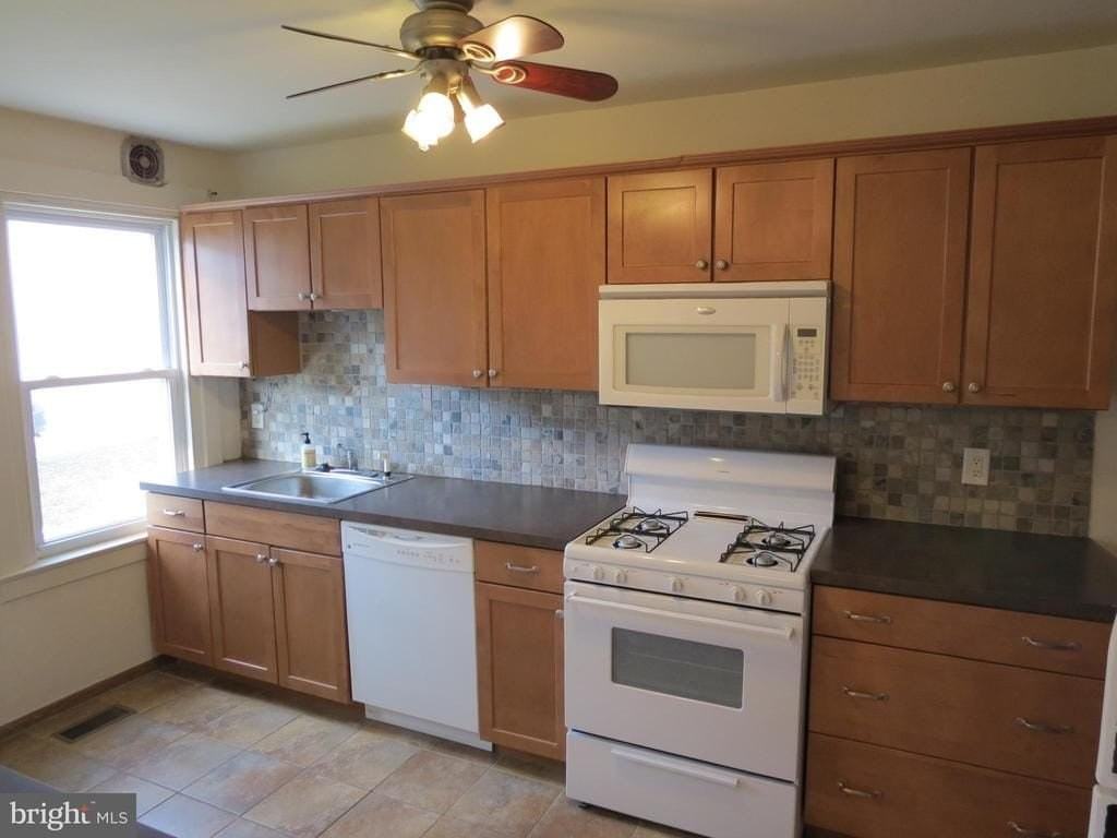 240 Pensdale St - Photo 7 of 23