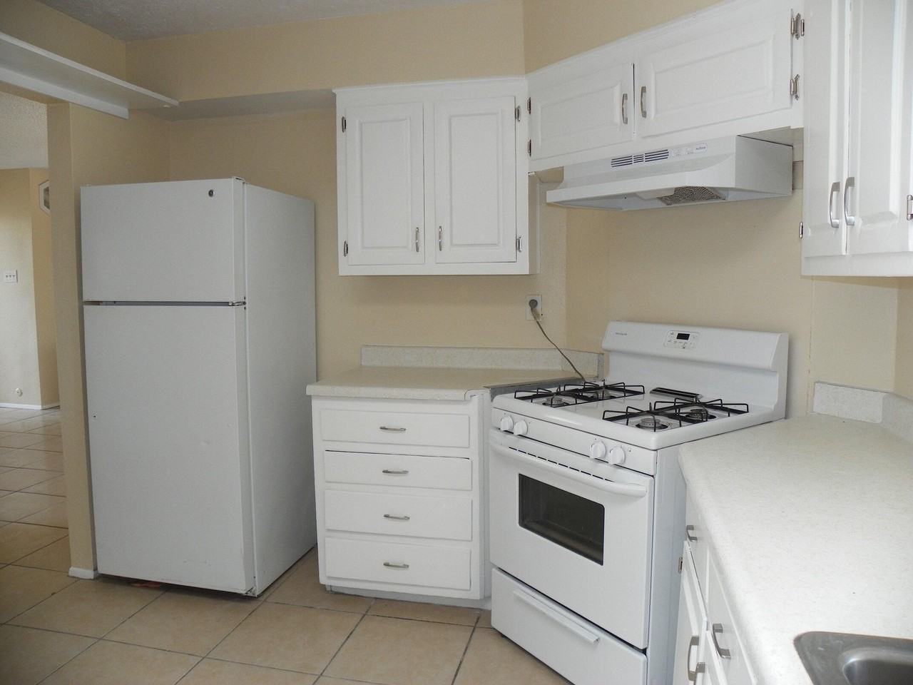 11408 Lexington Ave Ne - Photo 6 of 22