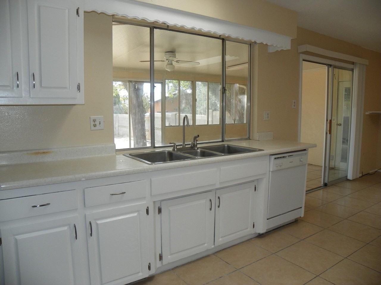 11408 Lexington Ave Ne - Photo 7 of 22