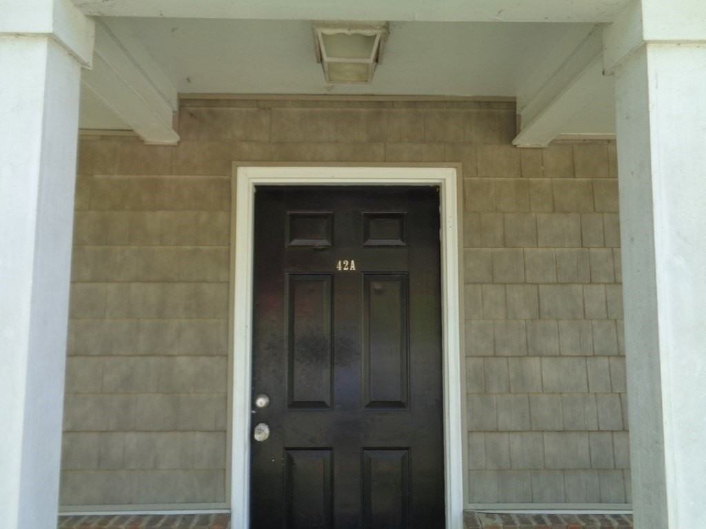 42 Robinson St Unit A - Photo 3 of 14