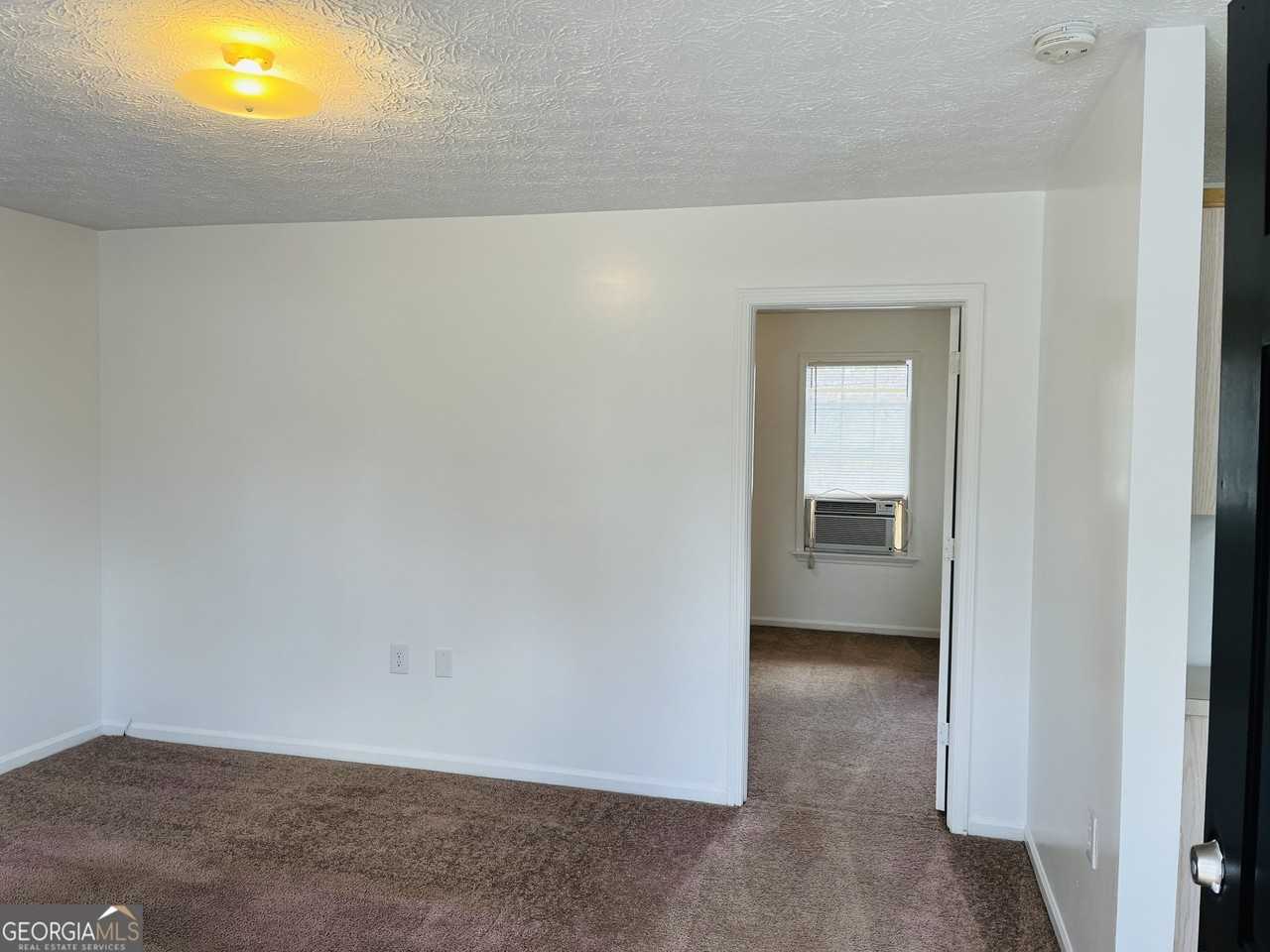 42 Robinson St Unit A - Photo 4 of 14