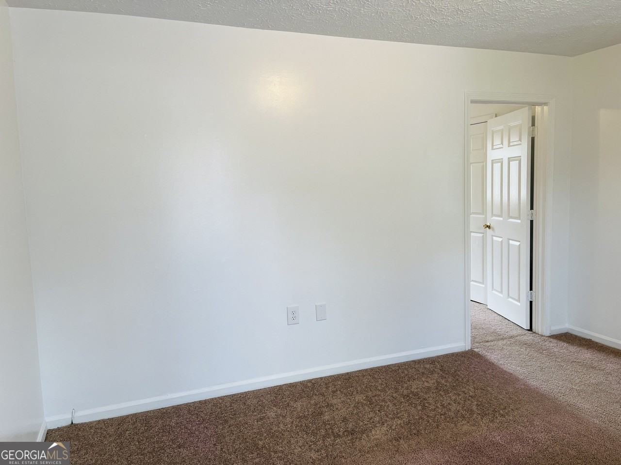 42 Robinson St Unit A - Photo 5 of 14