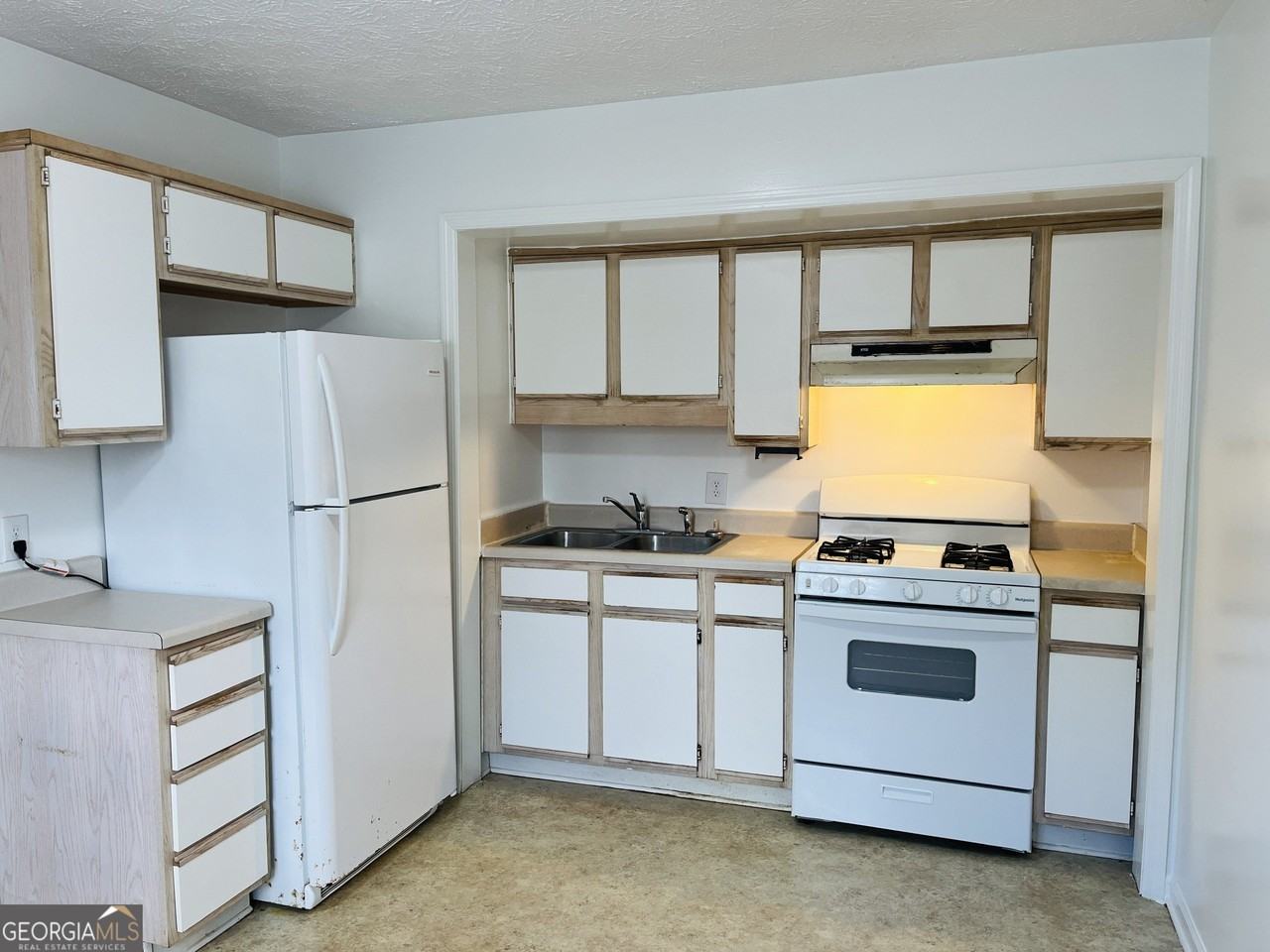 42 Robinson St Unit A - Photo 6 of 14