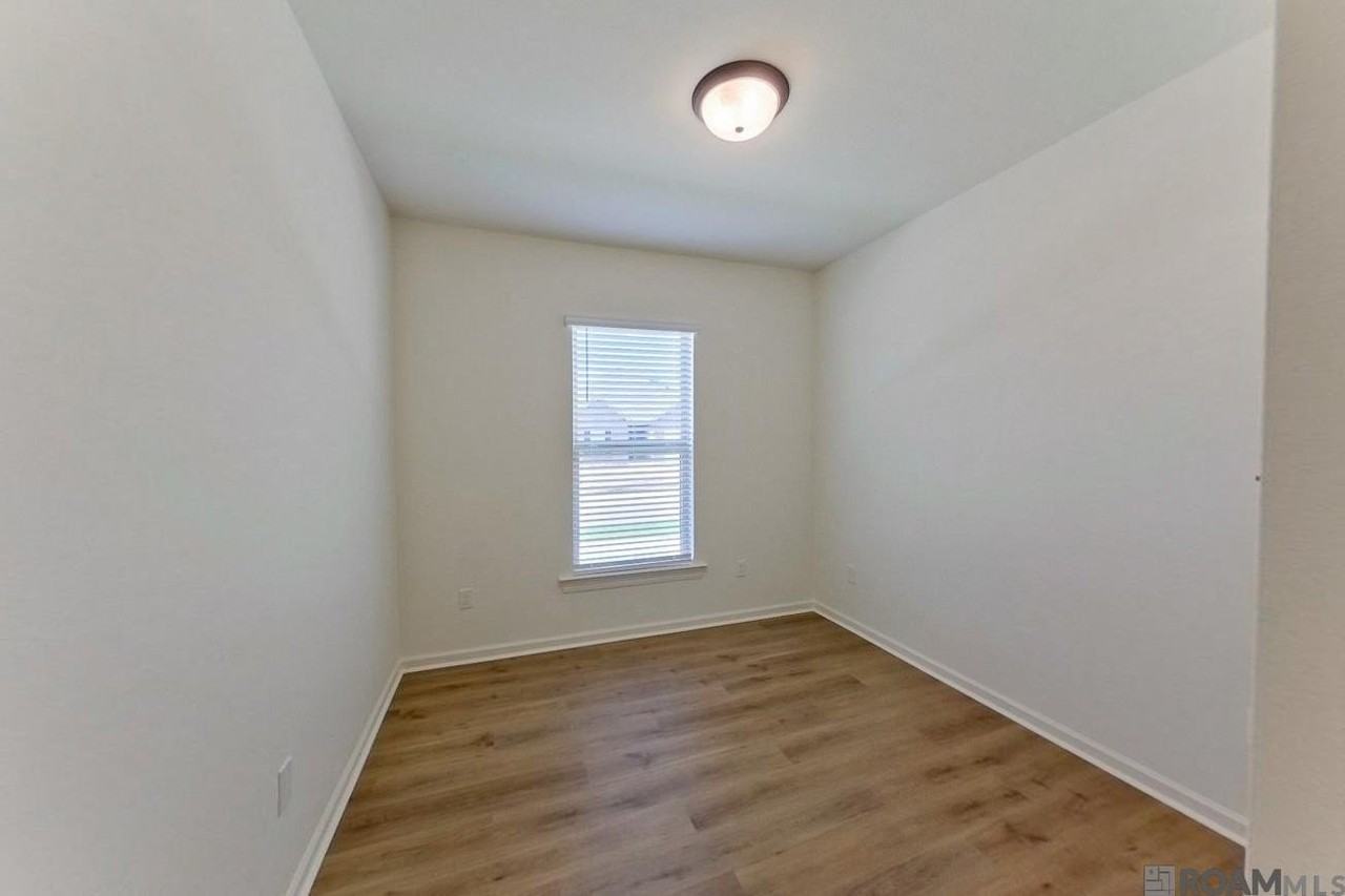 206 Teddy Ln - Photo 5 of 23