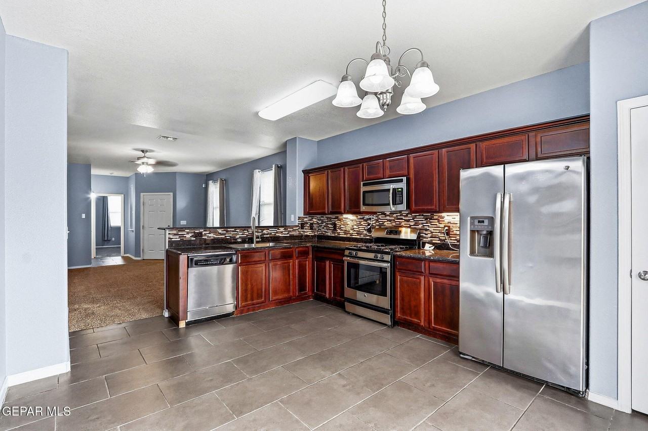 4917 Ruben Soto Dr - Photo 6 of 33