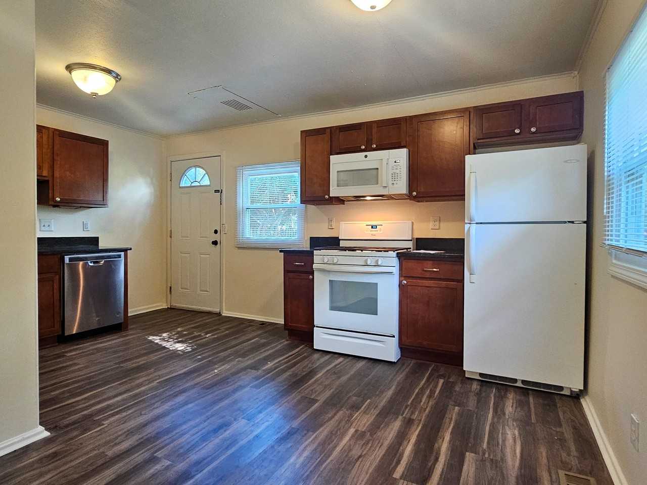 1408 Harpst St - Photo 3 of 8