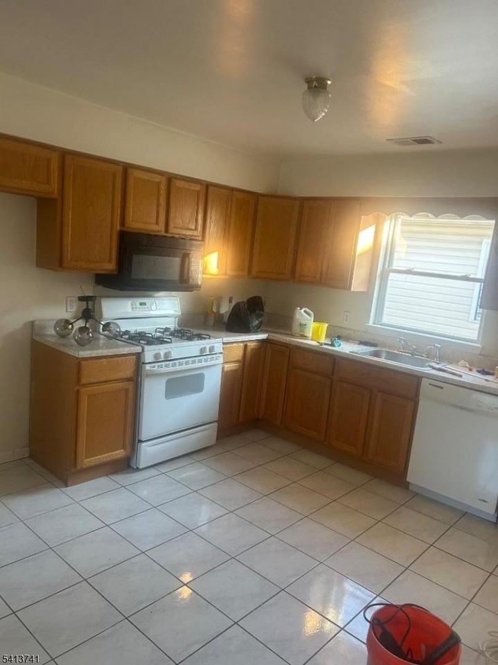 49 Lincoln Ave #2 - Photo 6 of 9