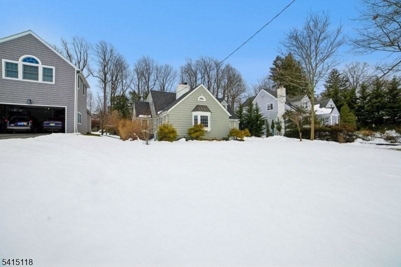 10 Great Hills Ter - Photo 3 of 50