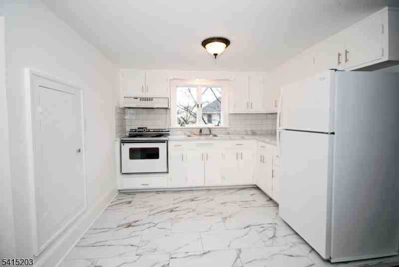 231 S Main St - Photo 7 of 19