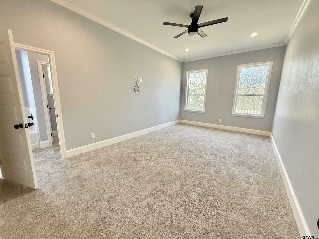 1033 Stagecoach Bnd - Photo 4 of 20