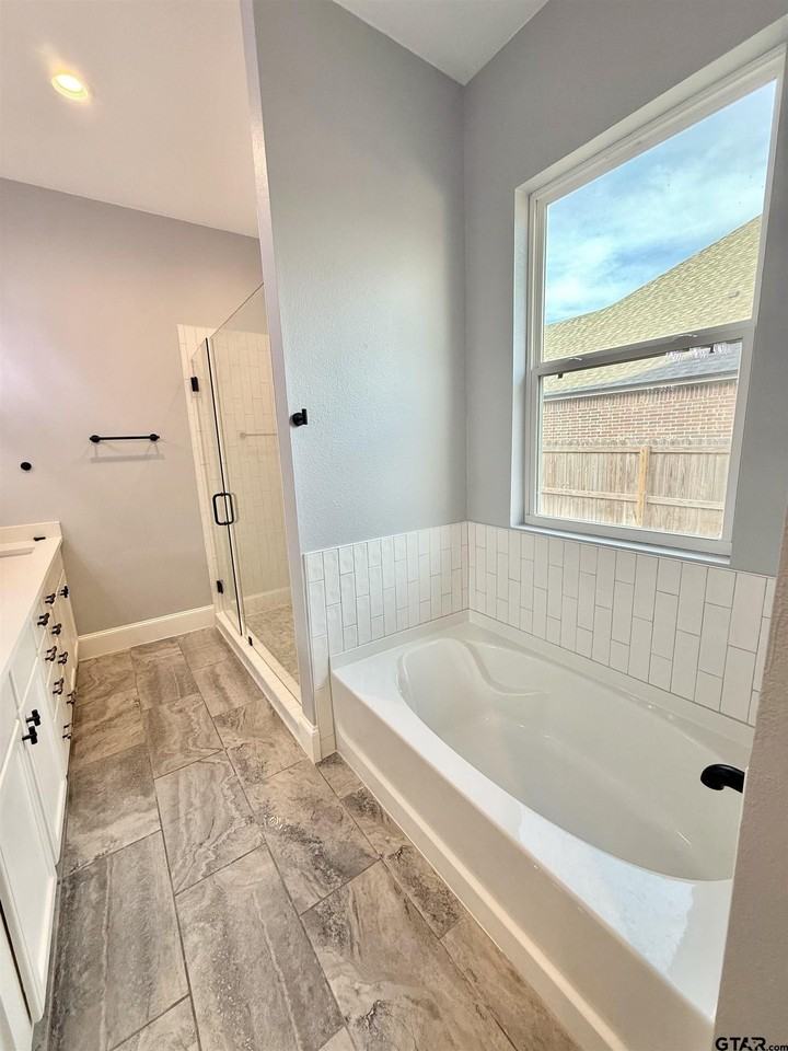 1033 Stagecoach Bnd - Photo 5 of 20