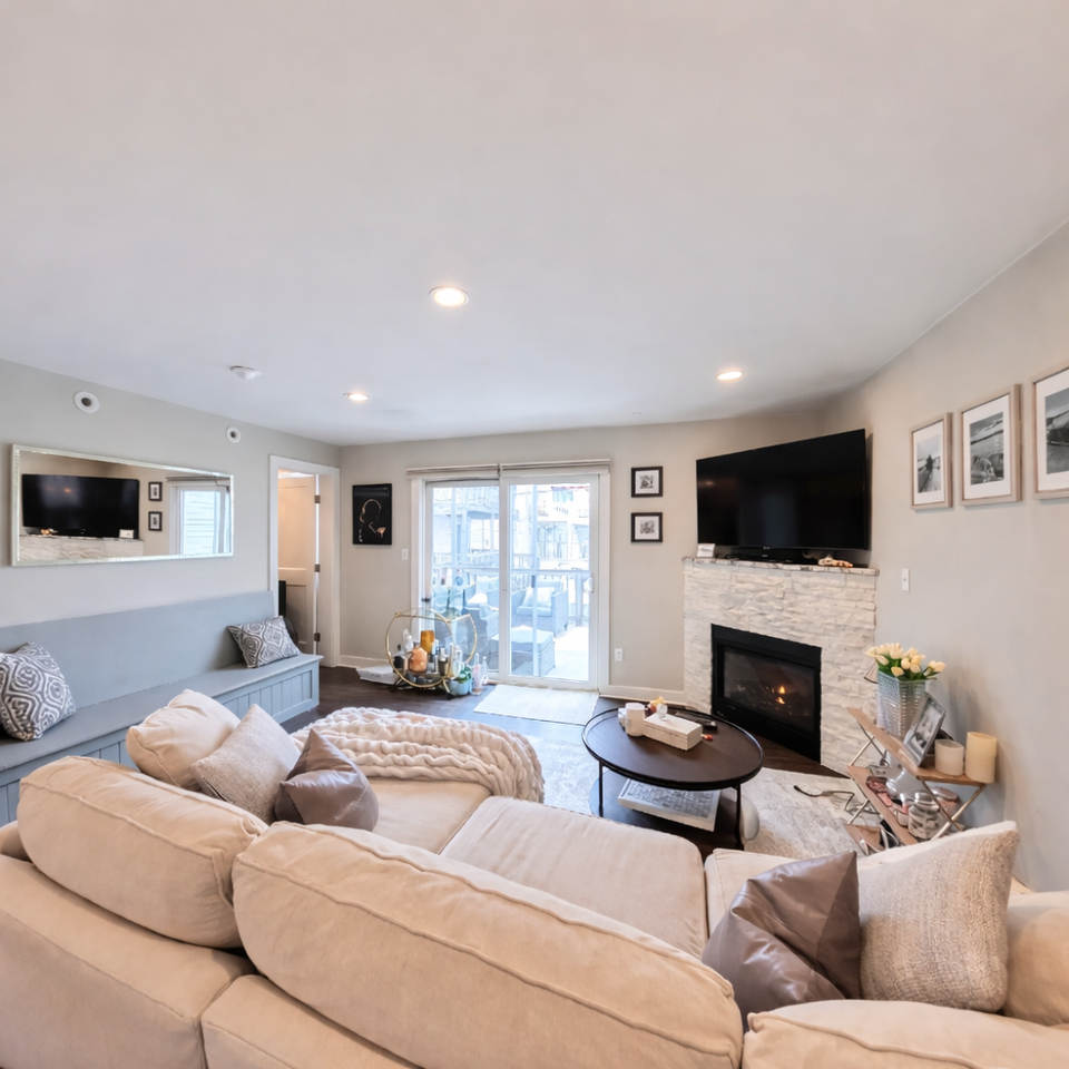 609 E 2nd St #2 - Photo 3 of 10