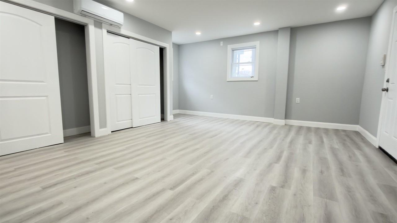 137 41st St #1 - Photo 3 of 15