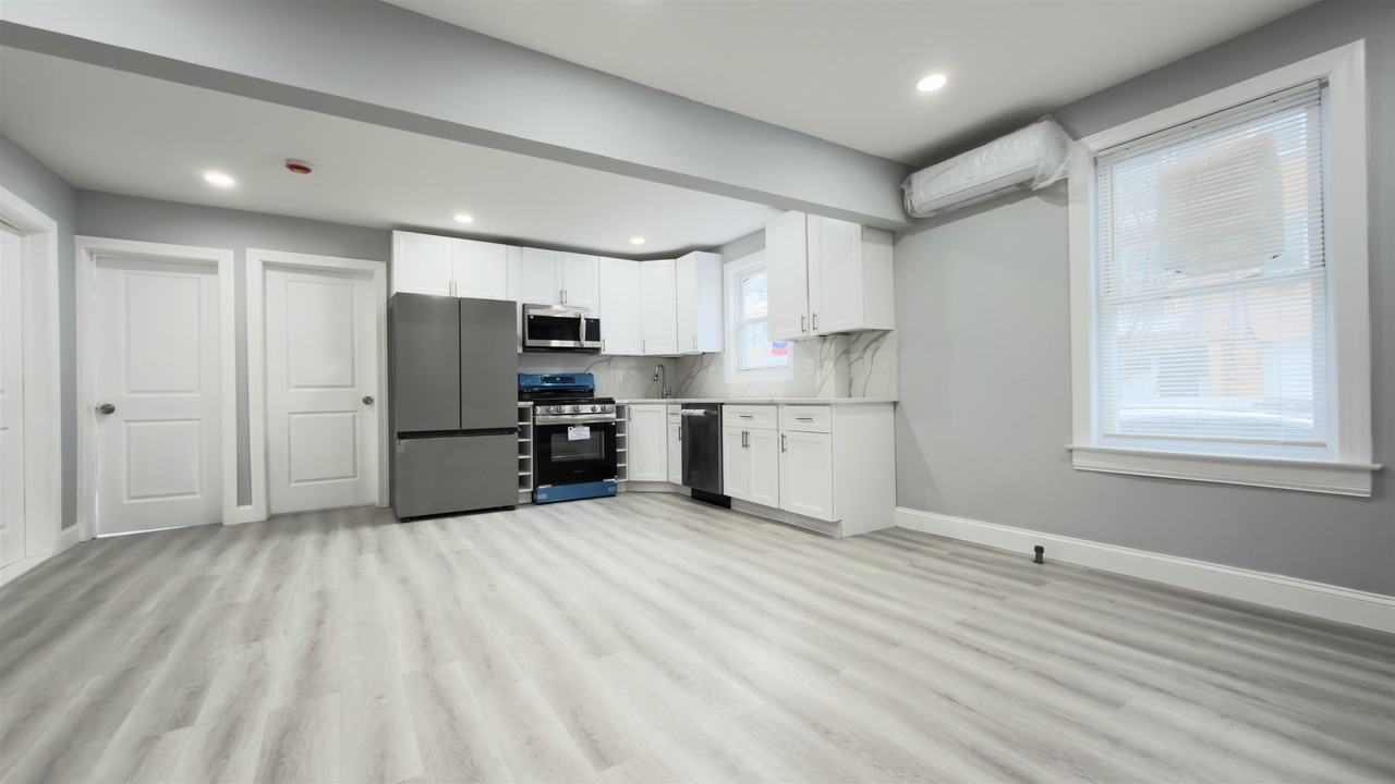 137 41st St #1 - Photo 5 of 15