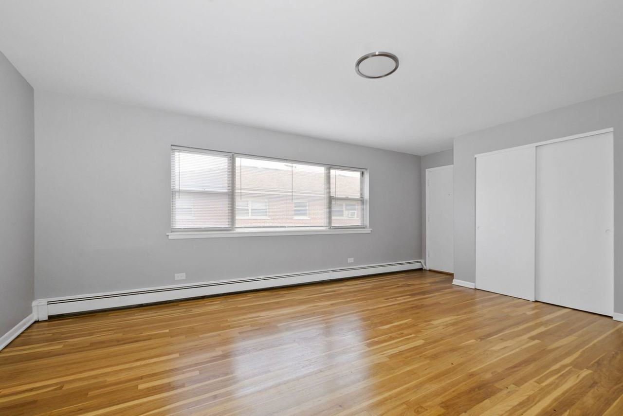 11116 S Homewood Ave - Photo 7 of 8