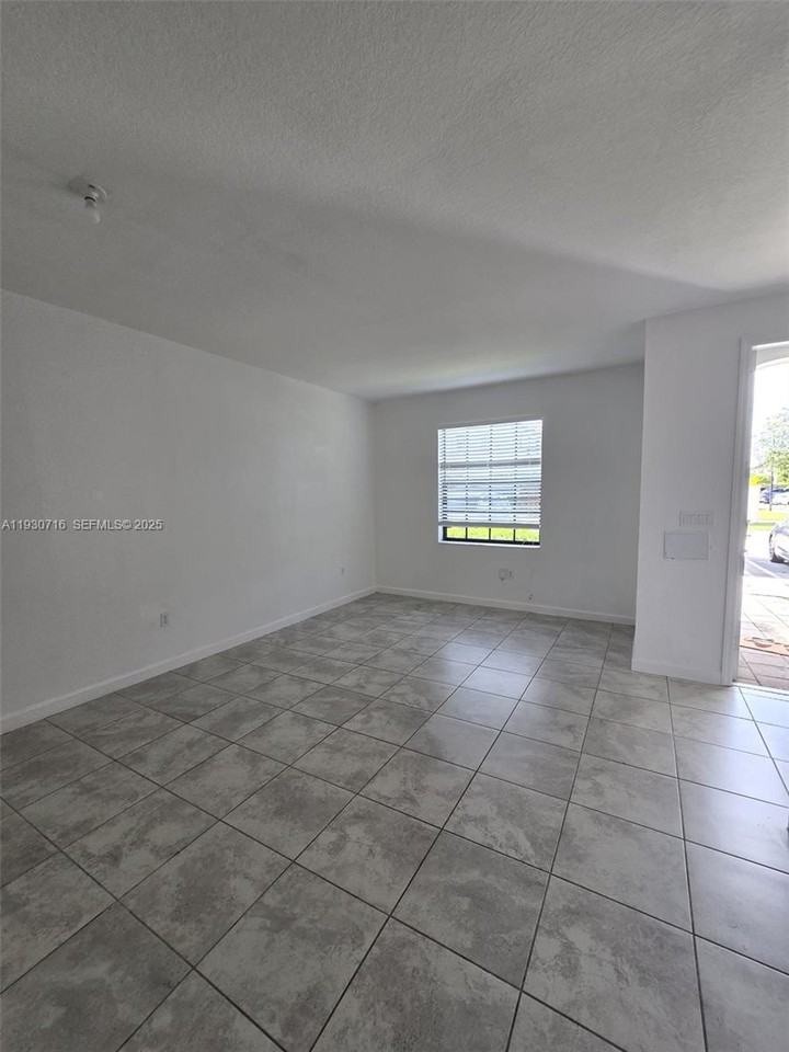 24839 Sw 113th Pl - Photo 5 of 8