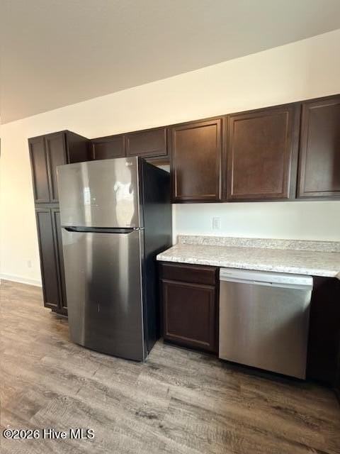 404 Vandemere Ct - Photo 7 of 17