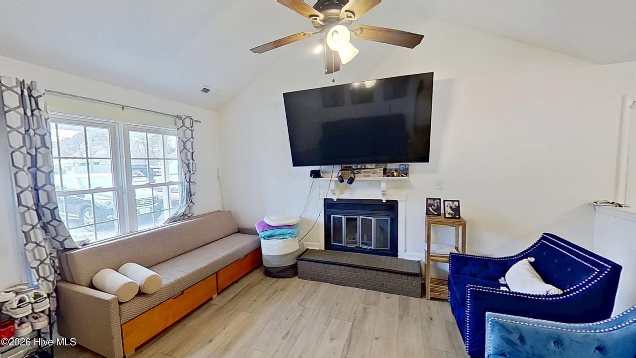 502 Regalwood Dr - Photo 3 of 20