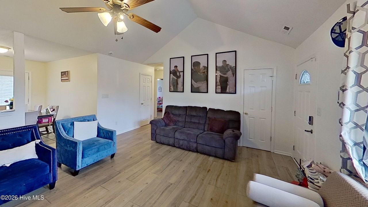 502 Regalwood Dr - Photo 5 of 20