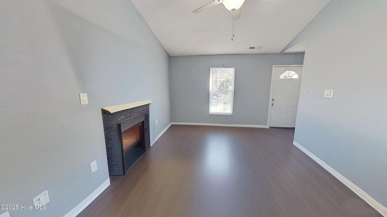 1163 Pueblo Dr - Photo 3 of 20