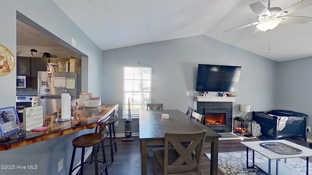 1163 Pueblo Dr - Photo 6 of 20