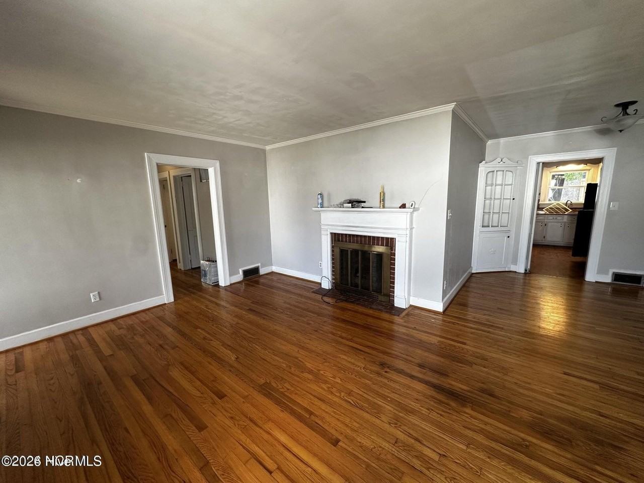 702 E 3rd St - Photo 4 of 12