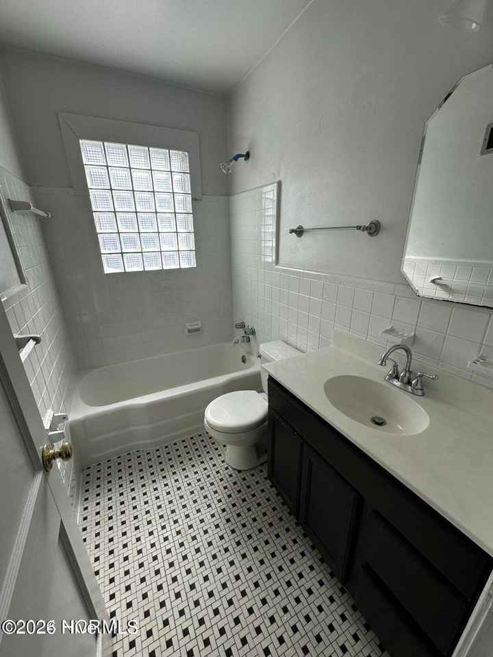 702 E 3rd St - Photo 5 of 12