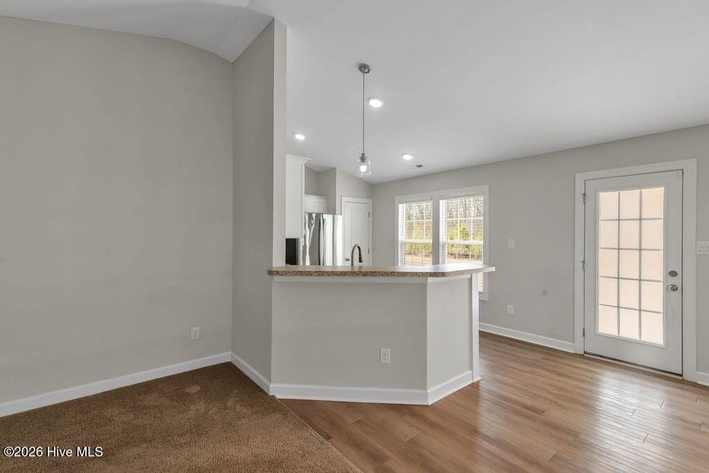 202 Browns Ferry Rd - Photo 7 of 34