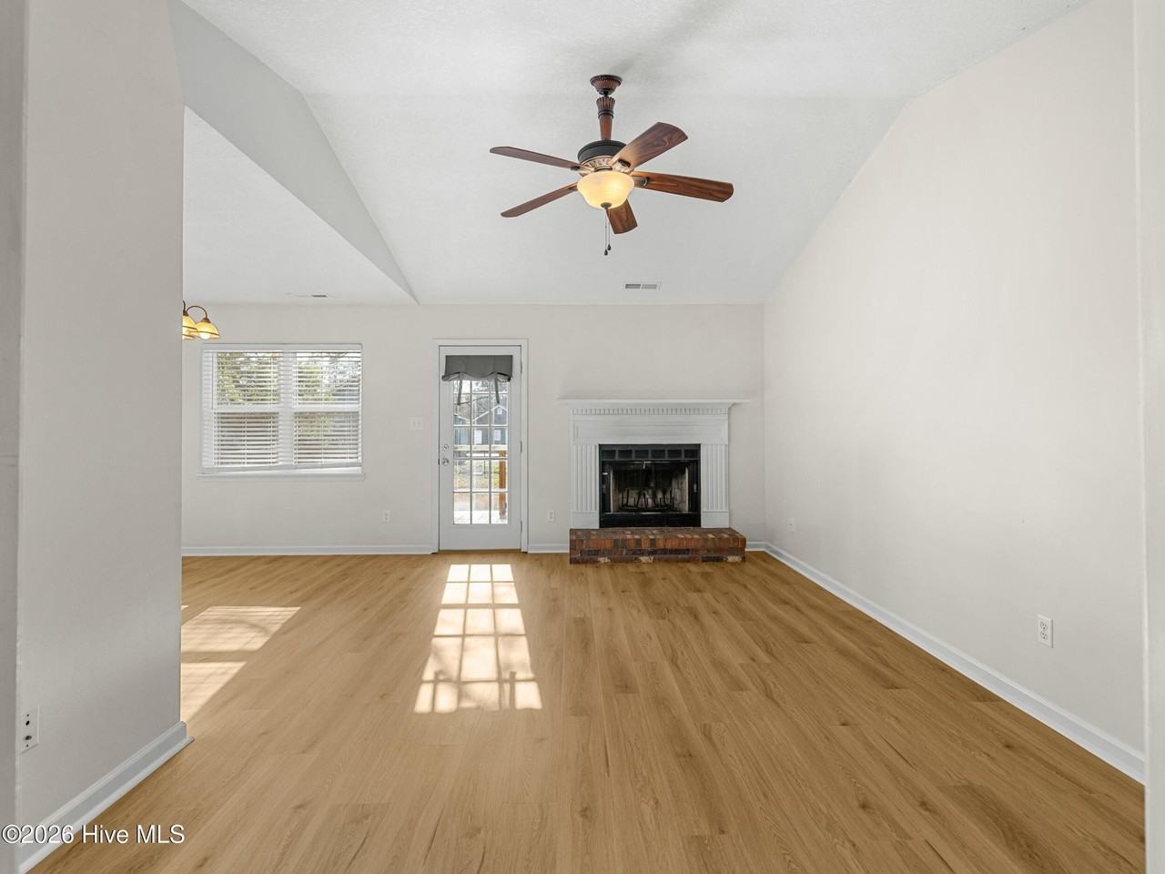 503 Maplehurst Dr - Photo 2 of 22