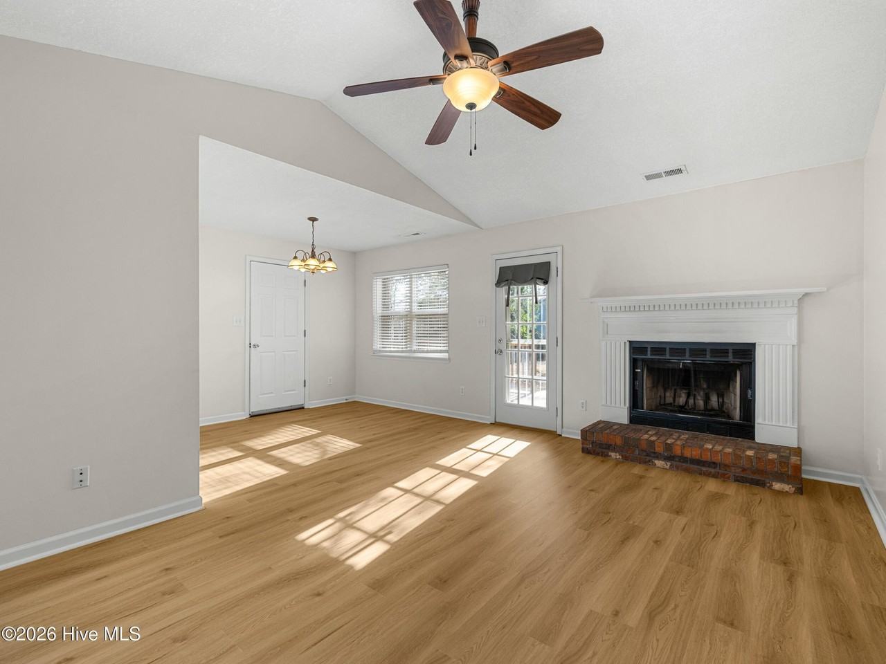 503 Maplehurst Dr - Photo 3 of 22