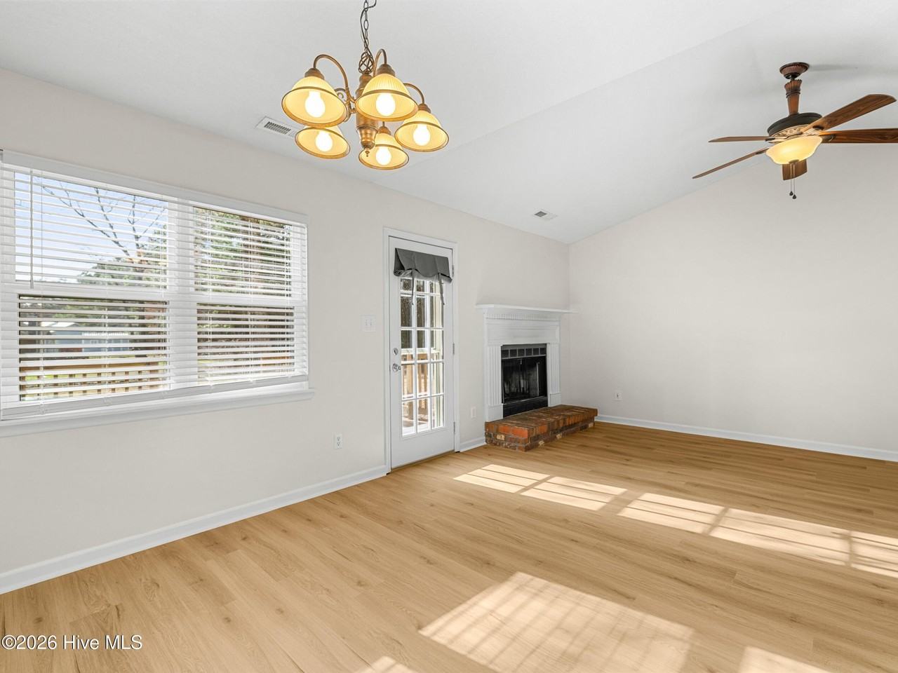 503 Maplehurst Dr - Photo 6 of 22