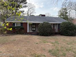 featured image of 1715 S Elm St