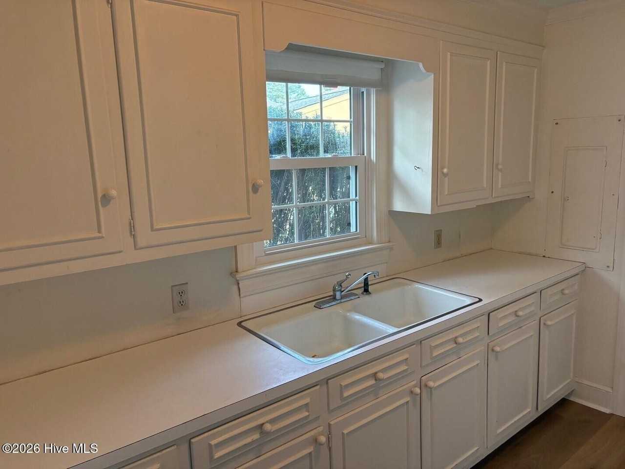 1715 S Elm St - Photo 5 of 27