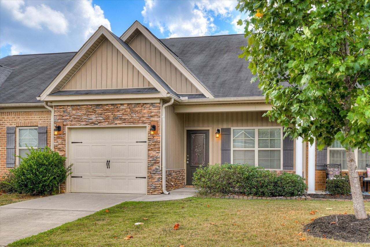 929 Erika Ln - Photo 2 of 33