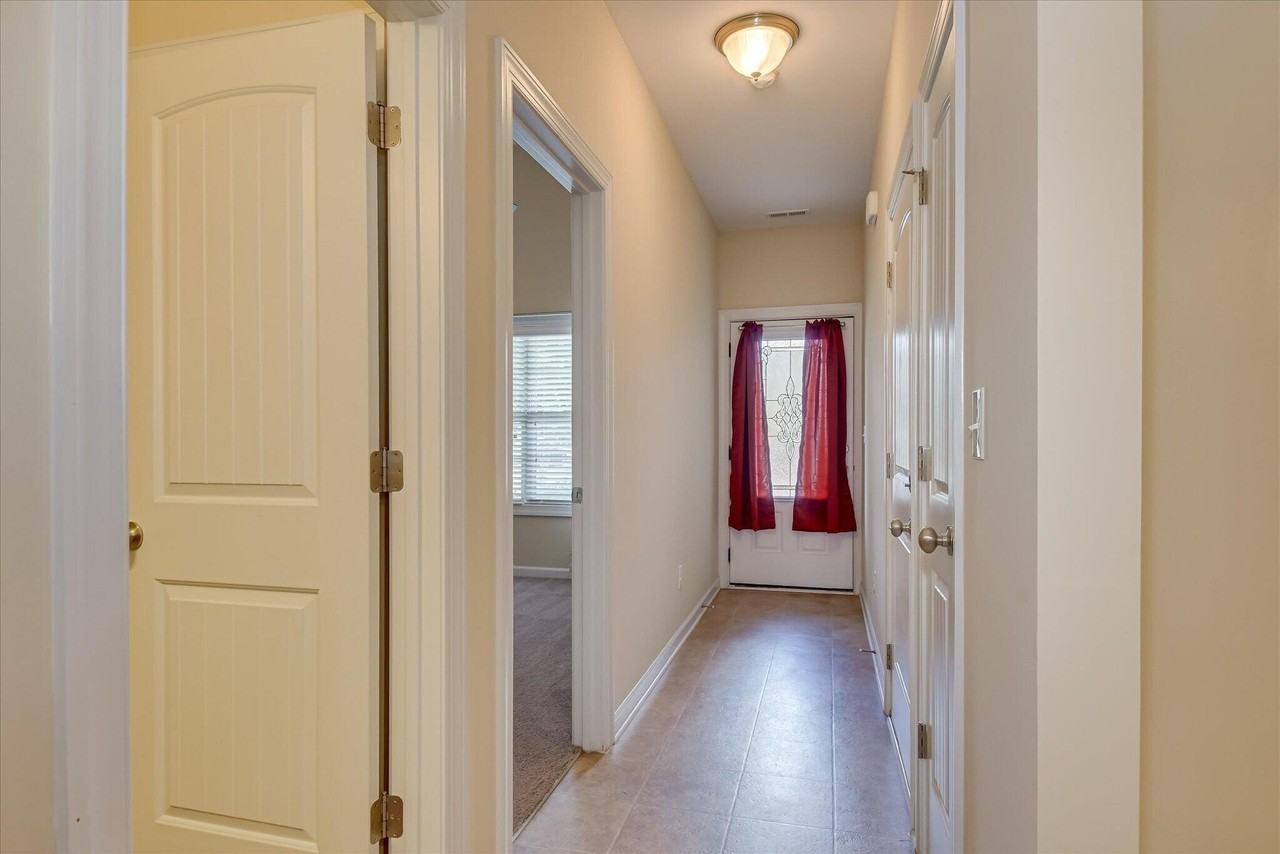 929 Erika Ln - Photo 4 of 33