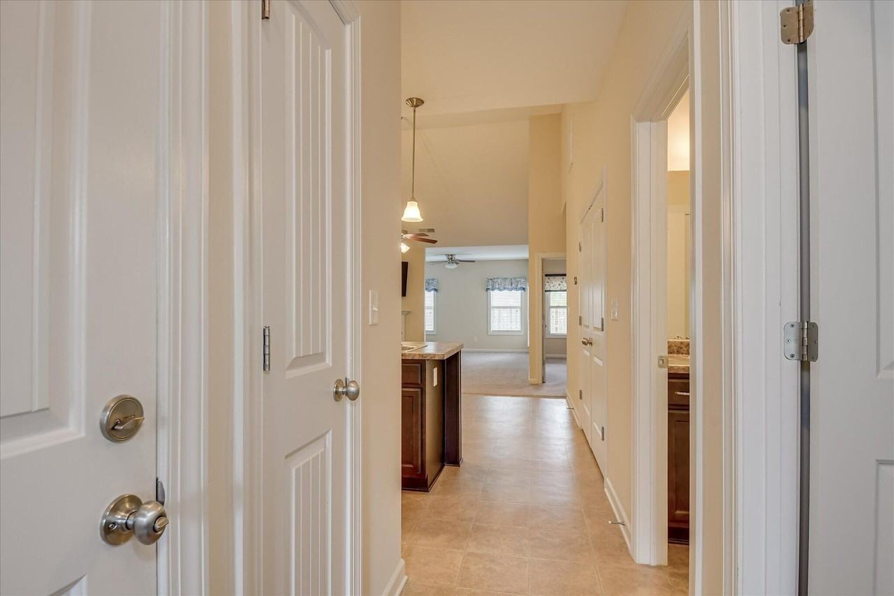 929 Erika Ln - Photo 5 of 33