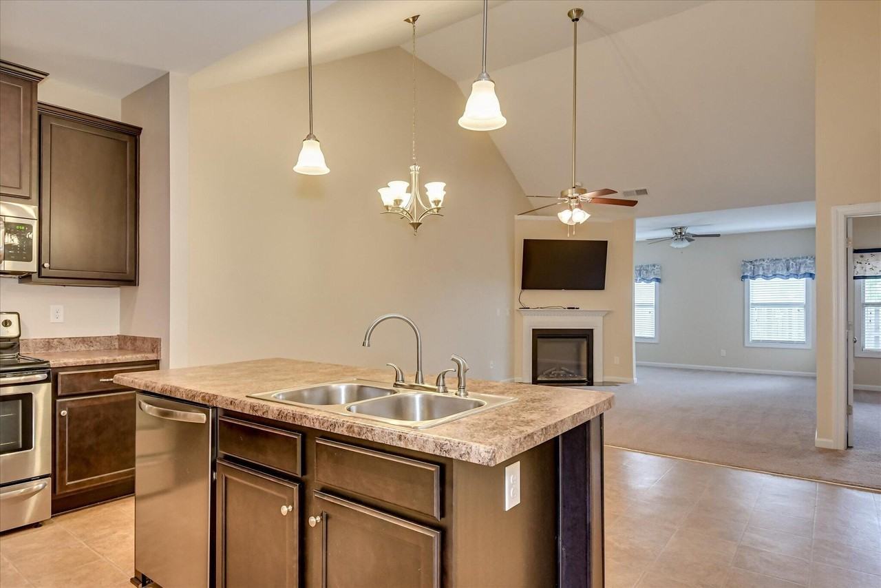 929 Erika Ln - Photo 6 of 33