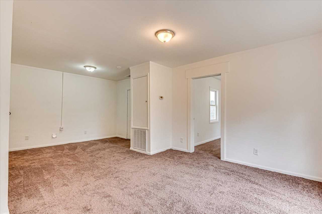 3621 Munich Dr - Photo 6 of 30