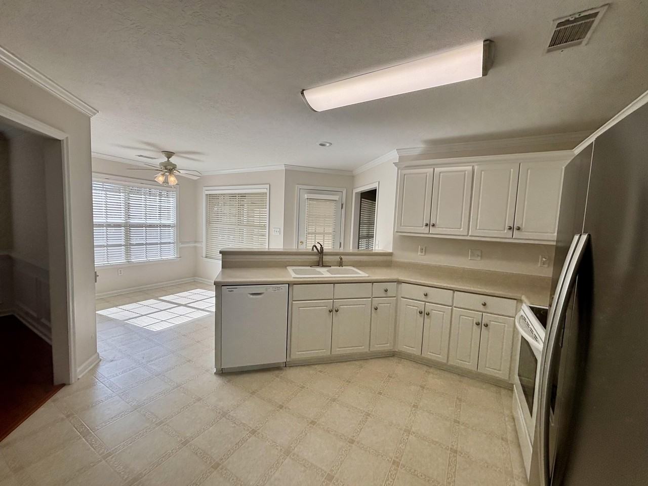 389 Sandleton Way - Photo 7 of 25