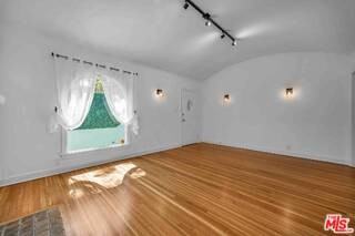 223 N Almont Dr - Photo 4 of 8