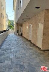 435 N Palm Dr #202 - Photo 3 of 8