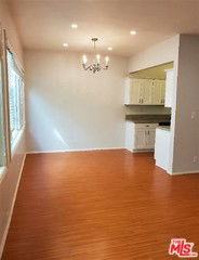 435 N Palm Dr #202 - Photo 6 of 8