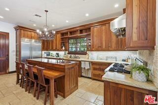 6620 Lindenhurst Ave - Photo 4 of 8