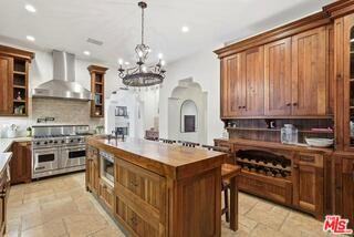 6620 Lindenhurst Ave - Photo 5 of 8