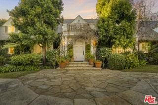 821 N Whittier Dr - Photo 2 of 8